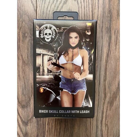 🦋B2G1🦋OUCH! SHOTS AMERICA Skulls & Bones Biker Skull Collar With Leash - Picture 2 of 5